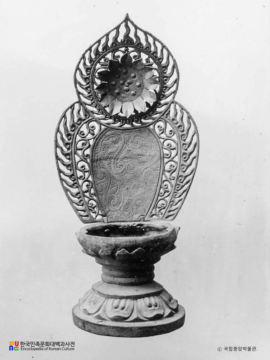 경북 경주 구황리 금제여래좌상 광배, 연대