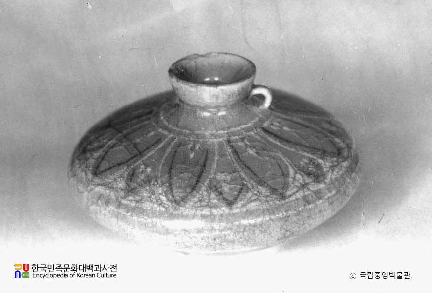 청자 상감 연판문 유병