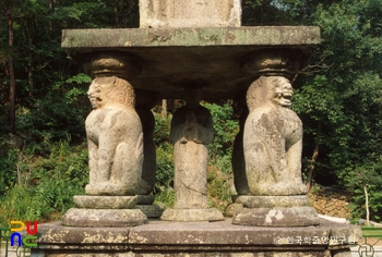 구례 화엄사 사사자 삼층석탑 상층 기단 정면