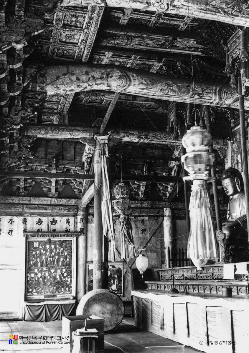 구례 화엄사 대웅전 내부 모습