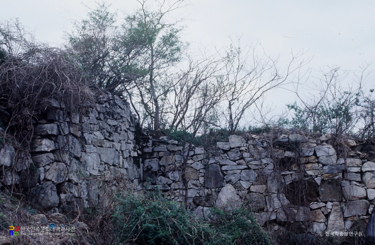 거제 가배량성 성벽