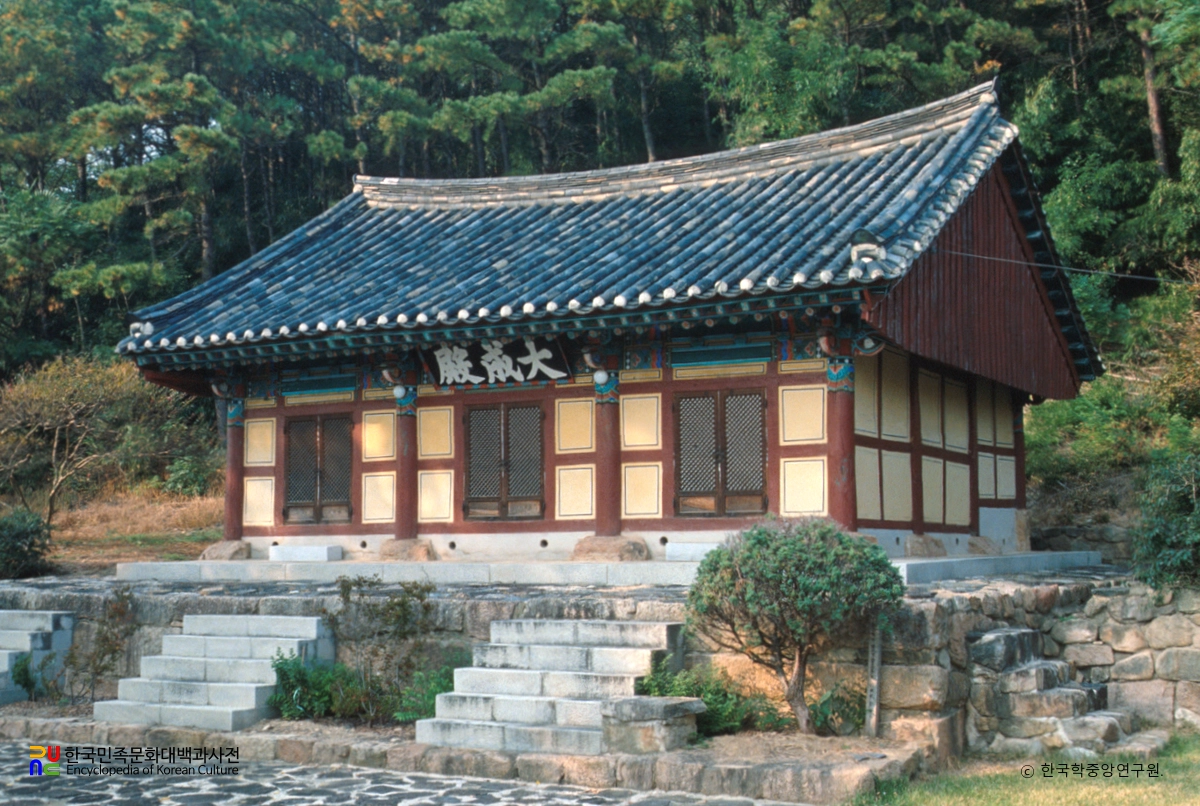 영영암향교 대성전 정측면