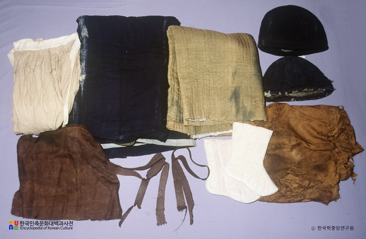 학성 이천기 일가 묘 출토복식