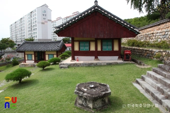 사천향교 명륜당 좌측면