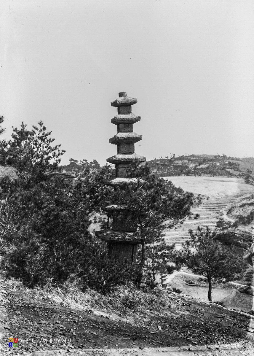 화순 운주사 칠성바위 앞 칠층석탑 남면