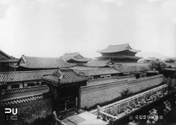 서울 경복궁 경회루에서 바라본 내외전 일대