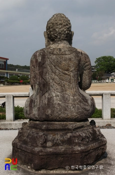 의령 중교리 석조여래좌상 후면