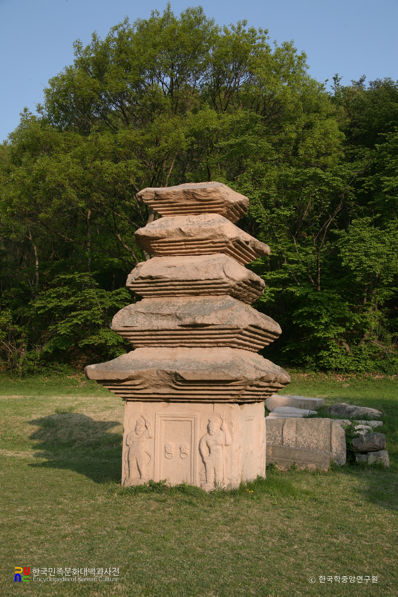 경주 장항리사지 중 동오층석탑 정면