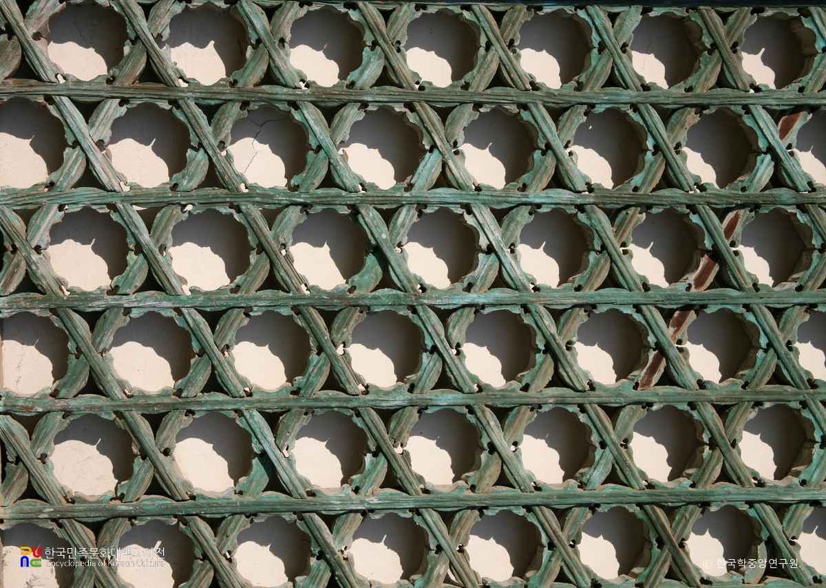 대구 동화사 대웅전 문살