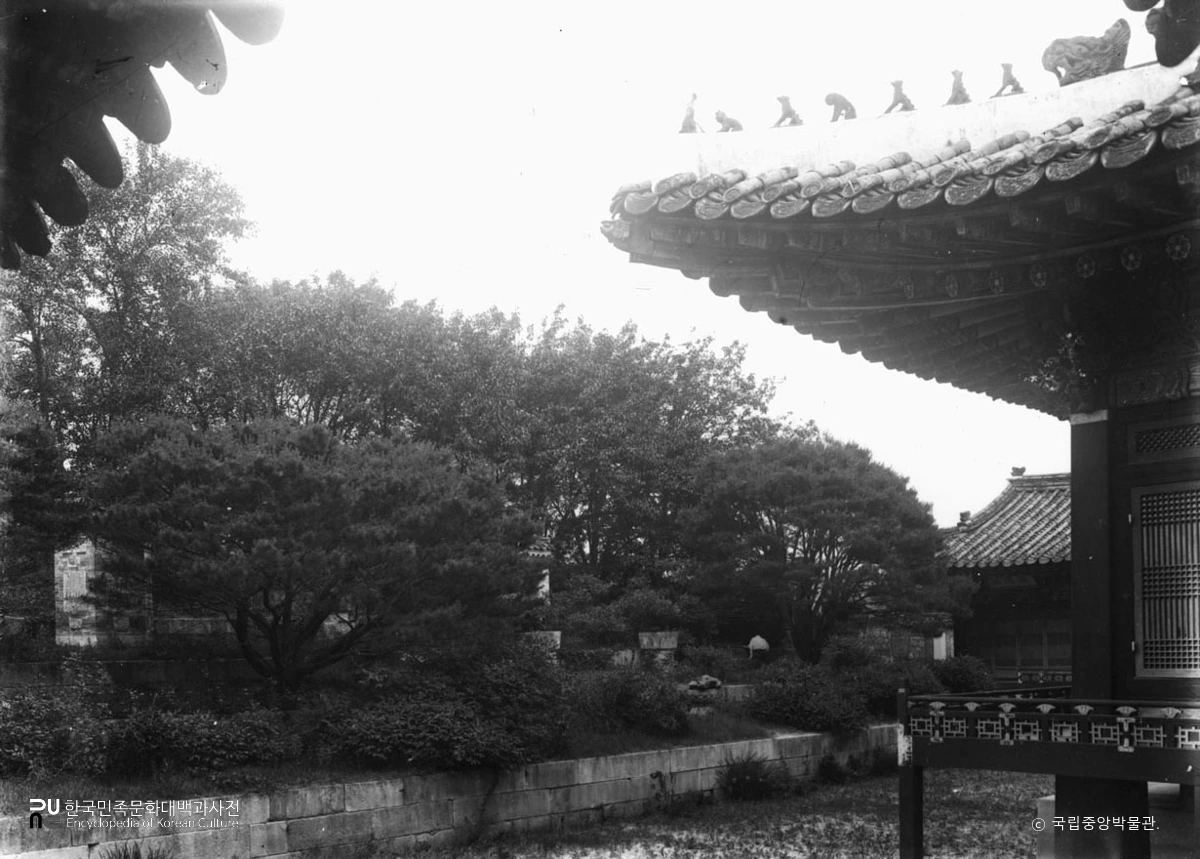 서울 경복궁 중 교태전 뒤뜰 아미산 전경