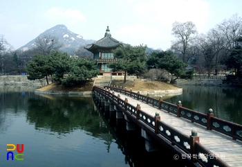 서울 경복궁 향원정과 취향교 정면