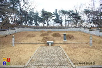 강화 광성보 내 순절묘단 정면
