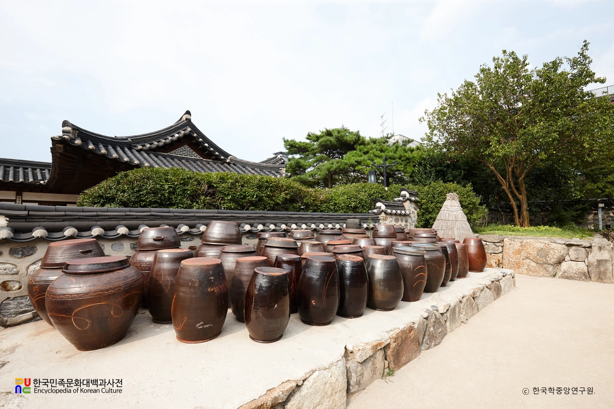 서울 관훈동 민씨 가옥 장독대