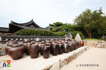 서울 관훈동 민씨 가옥 장독대