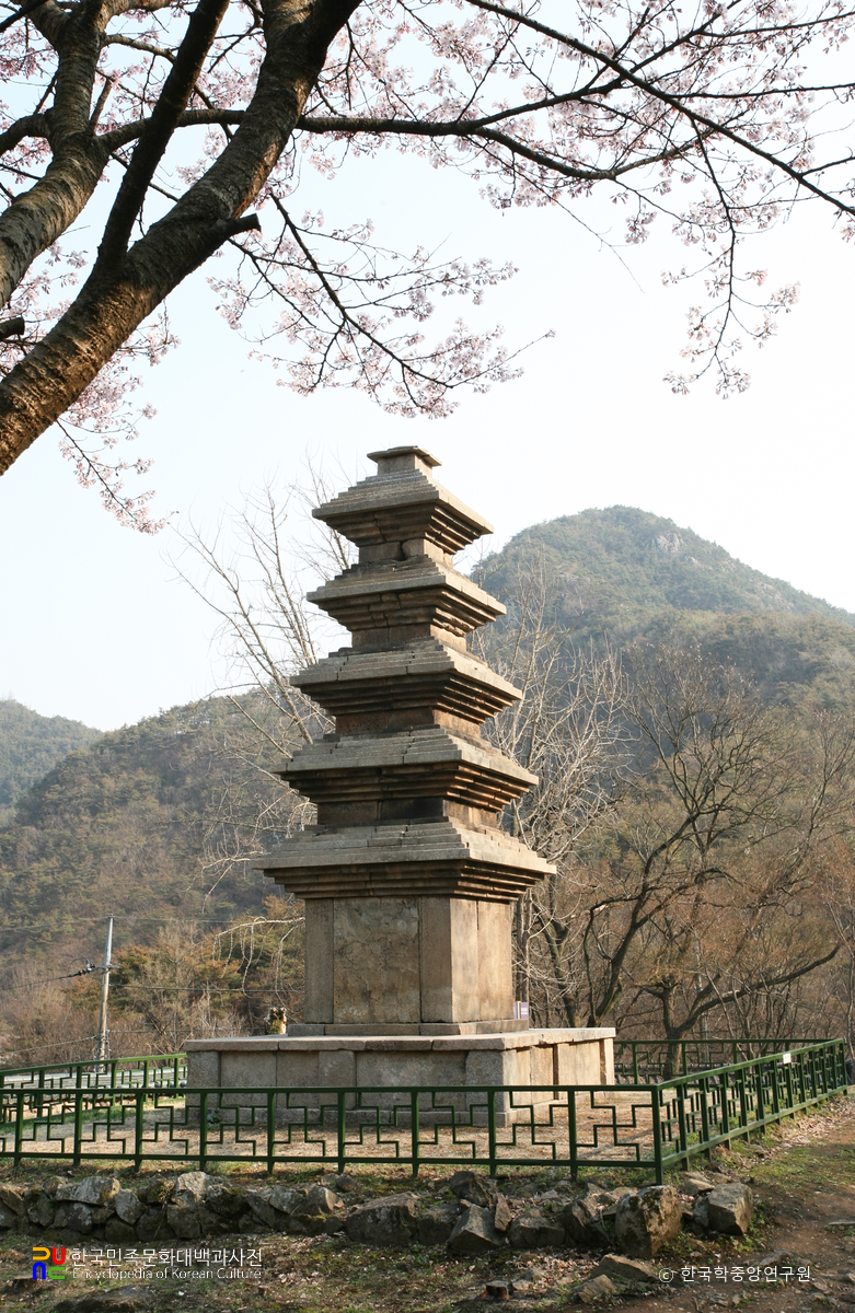 의성 빙산사지 오층석탑 전경