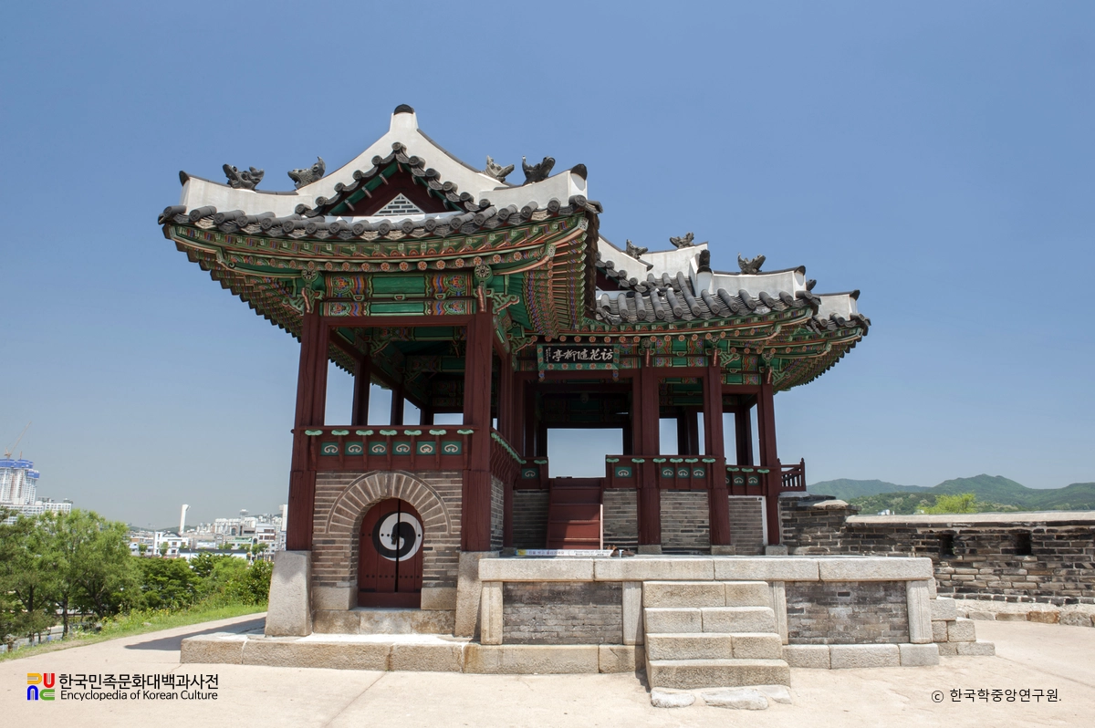 수원 화성 방화수류정 정면