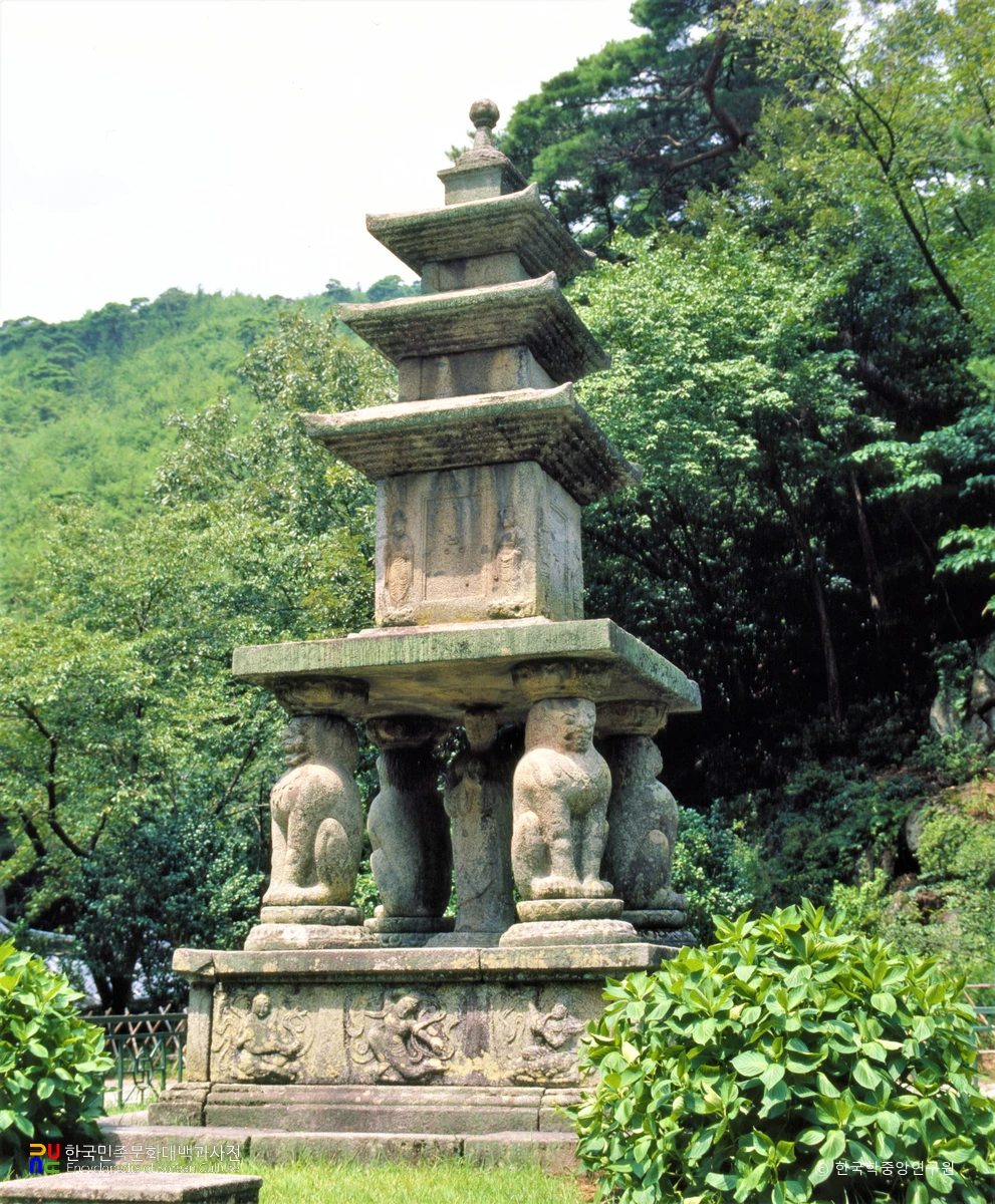 구례 화엄사 사사자 삼층석탑 정측면