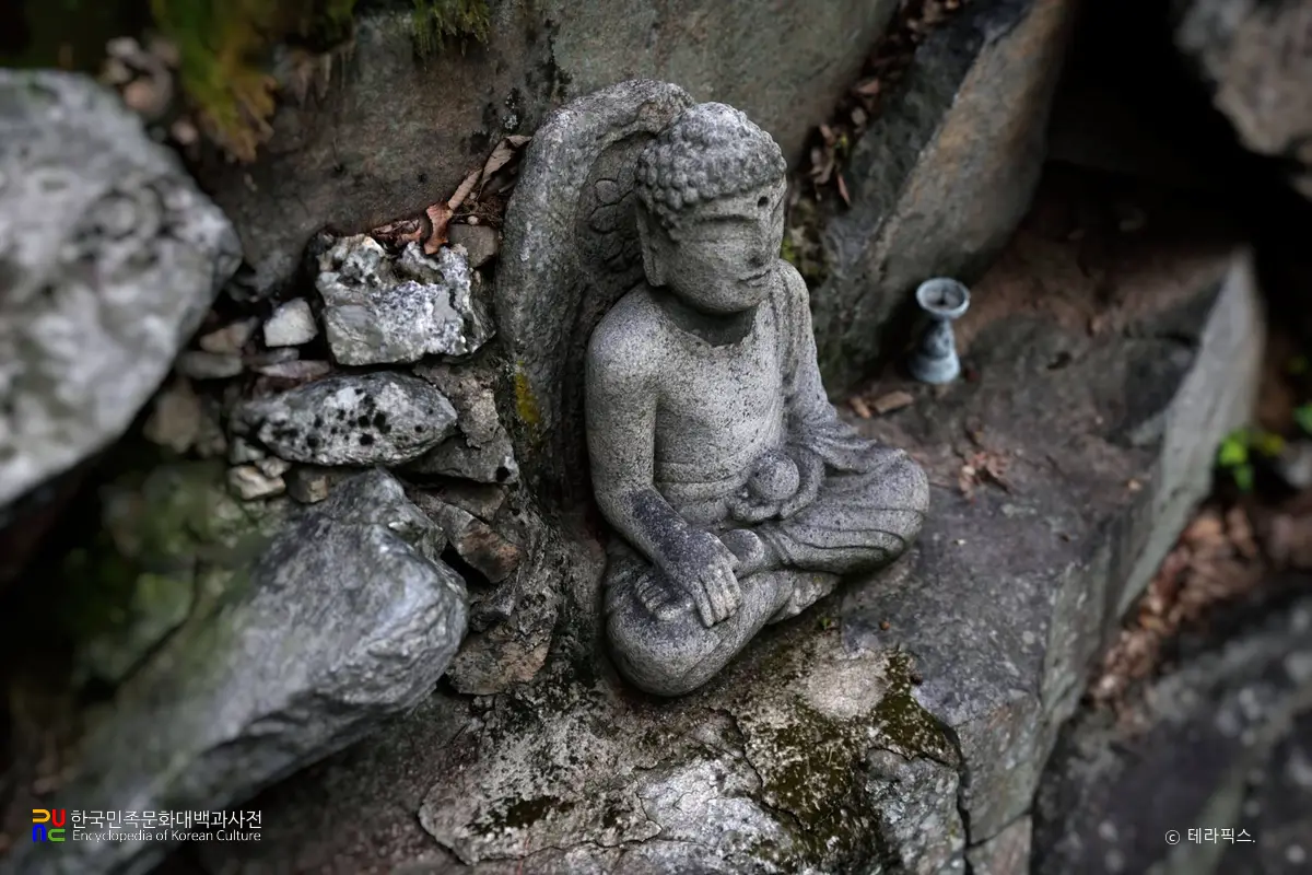 청주 서기사 석조약사여래좌상 상단 좌측면