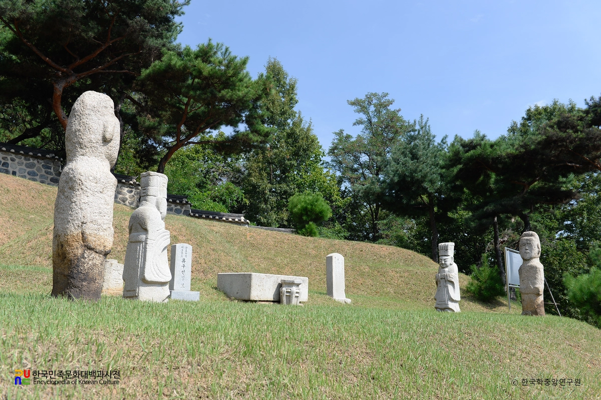 고양 진주 류씨 세장지 중 류구 묘 정측면