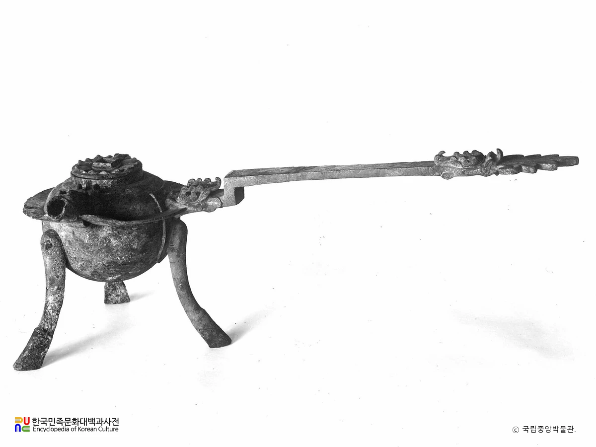 경주 금관총 출토 초두