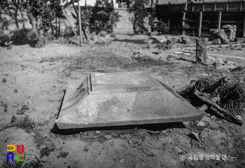 산청 범학리 삼층석탑 옥개석