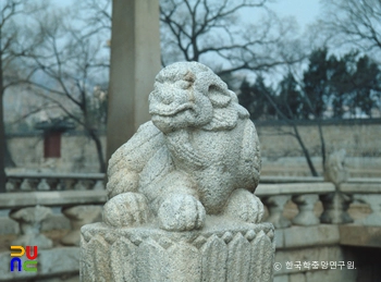 경복궁 경회루 다리 입구 동물상