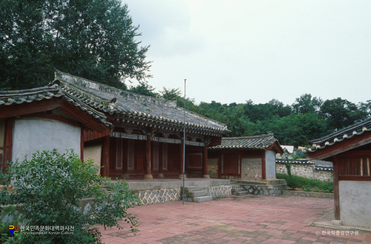 파주 교하향교 중 대성전 정측면
