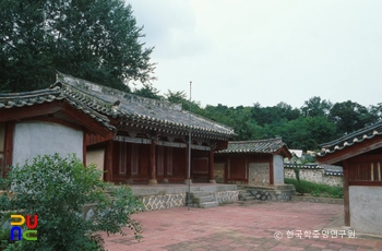 파주 교하향교 중 대성전 정측면
