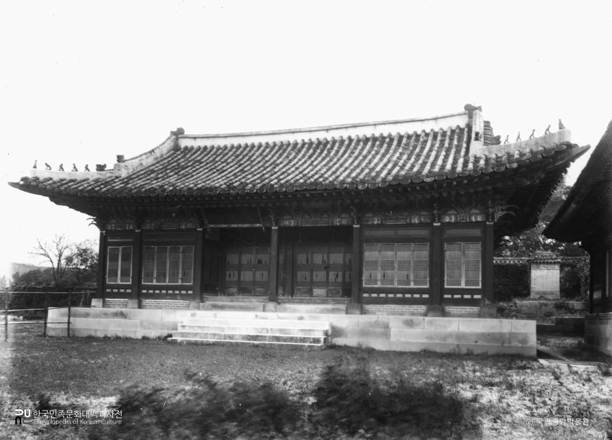 서울 경복궁 함원전 정측면