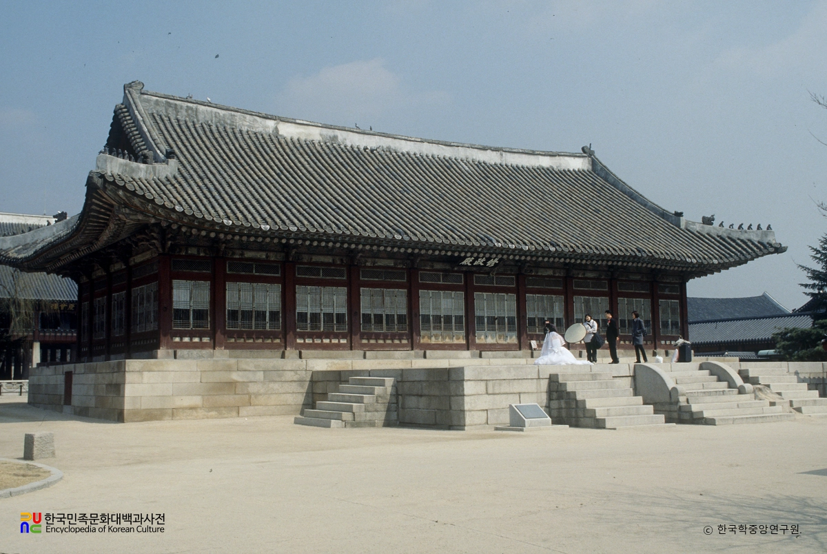 서울 경복궁 수정전 정측면