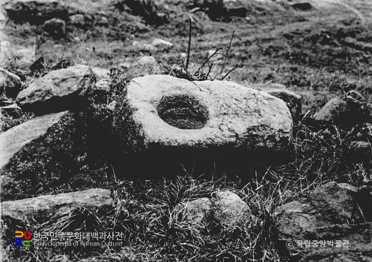 부여 경룡사지 초석