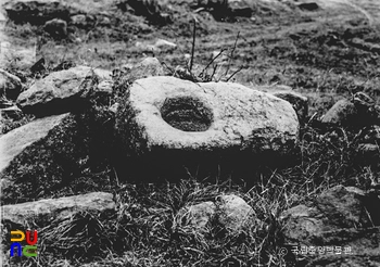 부여 경룡사지 초석