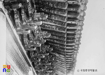 구례 화엄사 대웅전 처마