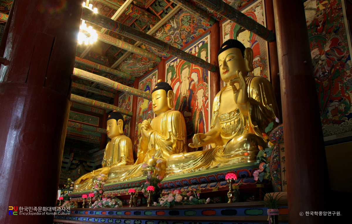 보은 법주사 소조비로자나삼존불좌상