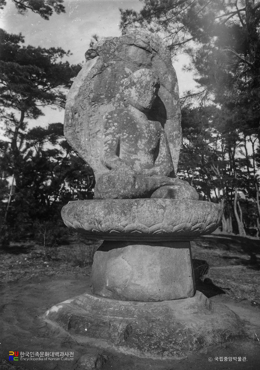 경주 영지 석불좌상