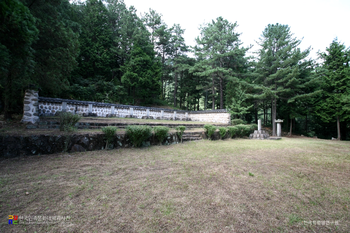 구례 석주관 칠의사묘 정측면