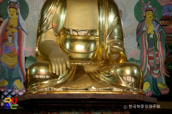 영광 연흥사 목조삼세여래좌상 / 석가