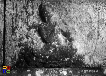 구례 화엄사 사사자 삼층석탑 후면 하부 기단의 천인상