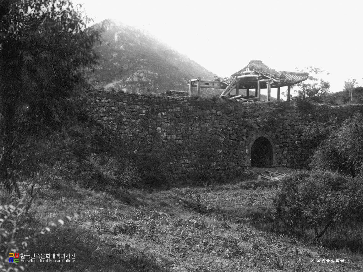 황주 정방산성 남문 정방루