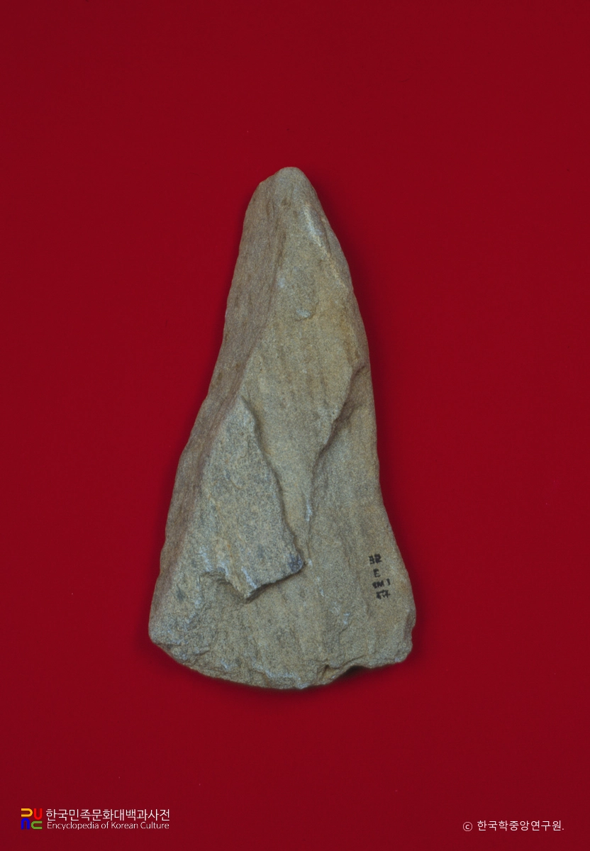 양양 오산리 유적 출토 돌괭이