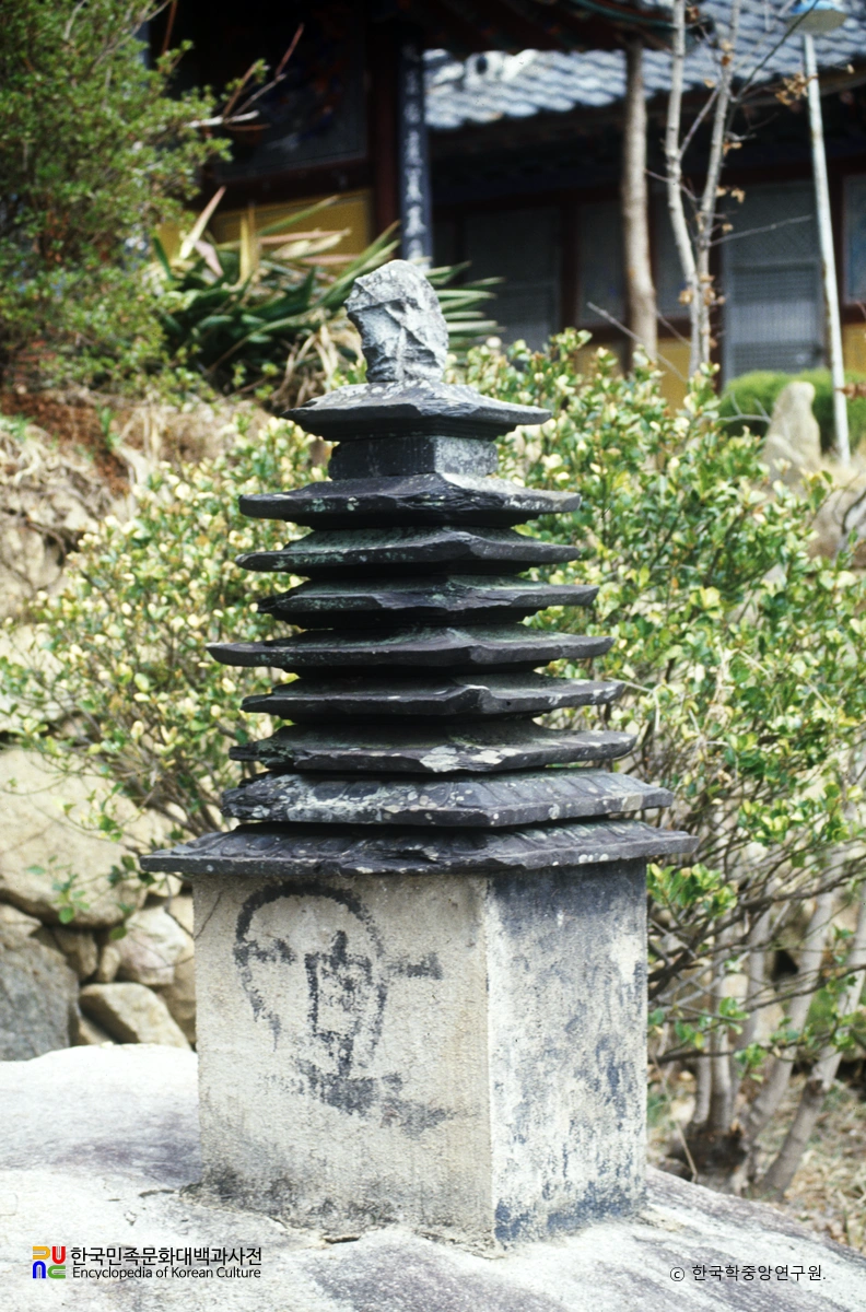 창녕 법화사 다층석탑 정측면