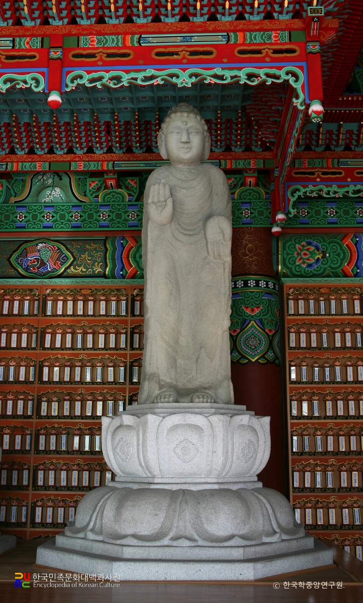 청주 용화사 석조불상군 / 여래입상