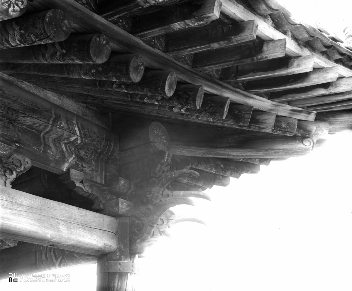 서울 경복궁 중 신무문 북동쪽 모서리 추녀