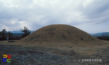 경주 간묘 좌측면