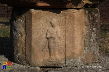 합천 대동사지 석조여래좌상의 중대석