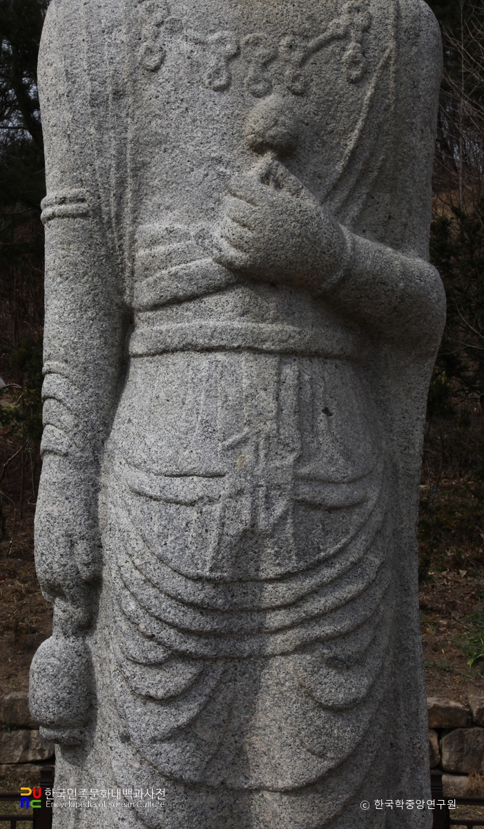 거창 상림리 석조보살입상의 수인과 정병