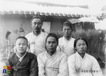 평안북도 위원군 남자들의 모습