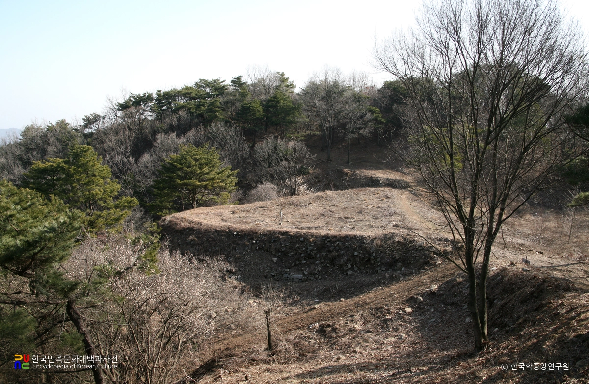 음성 망이산성 전경