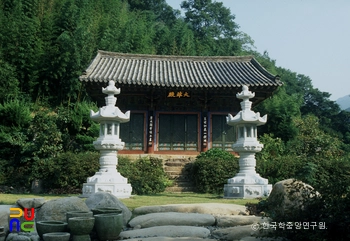 노전암 / 대웅전