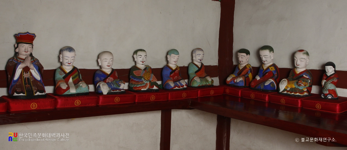 남해 화방사 석조석가삼존좌상 십육나한상(좌)